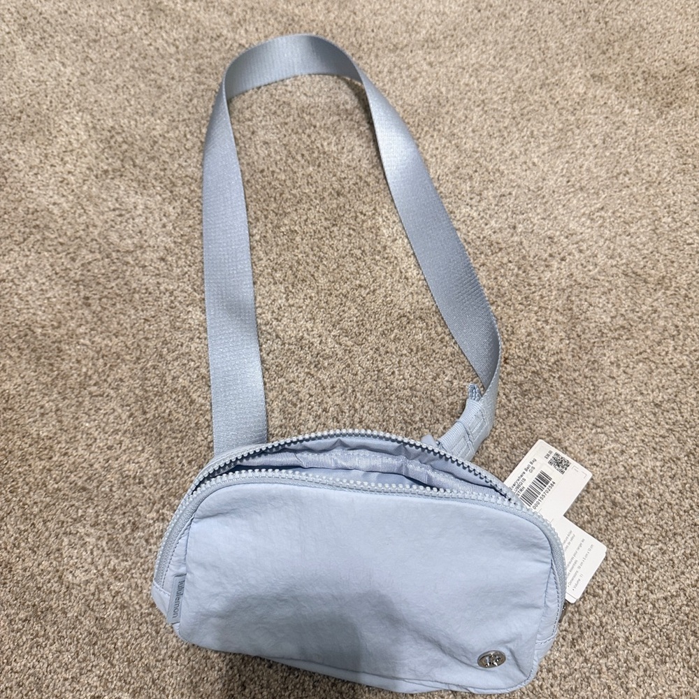 Lululemon Everywhere Belt Bag